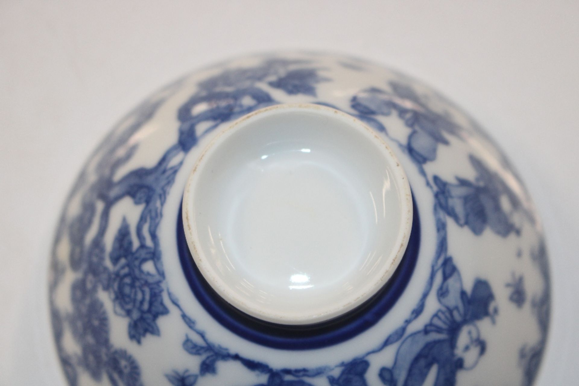 Four rice bowls; and a tea bowl with two character - Image 10 of 14