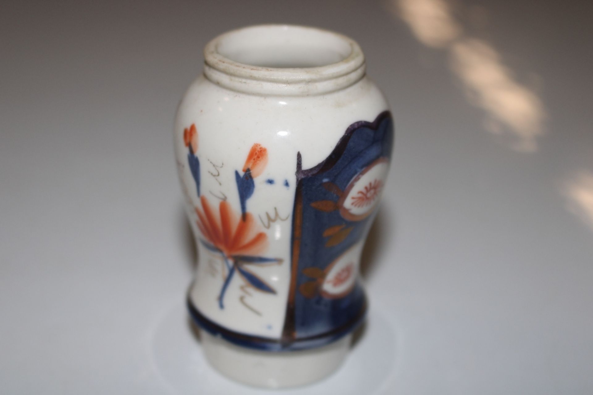 A box containing various Oriental decorated china, - Image 28 of 34