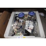 A box of various miscellaneous decorative china an