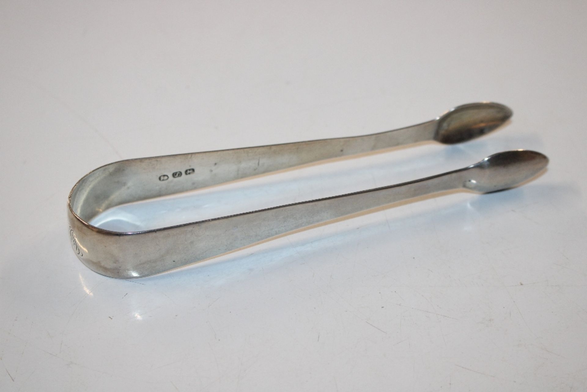 A pair of silver sugar nips, total weight 36gms