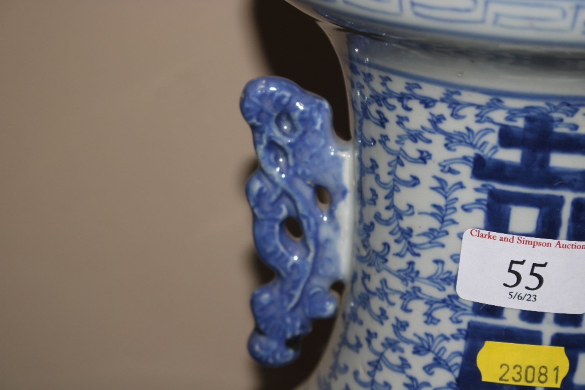 A Chinese blue and white baluster vase - Image 2 of 5