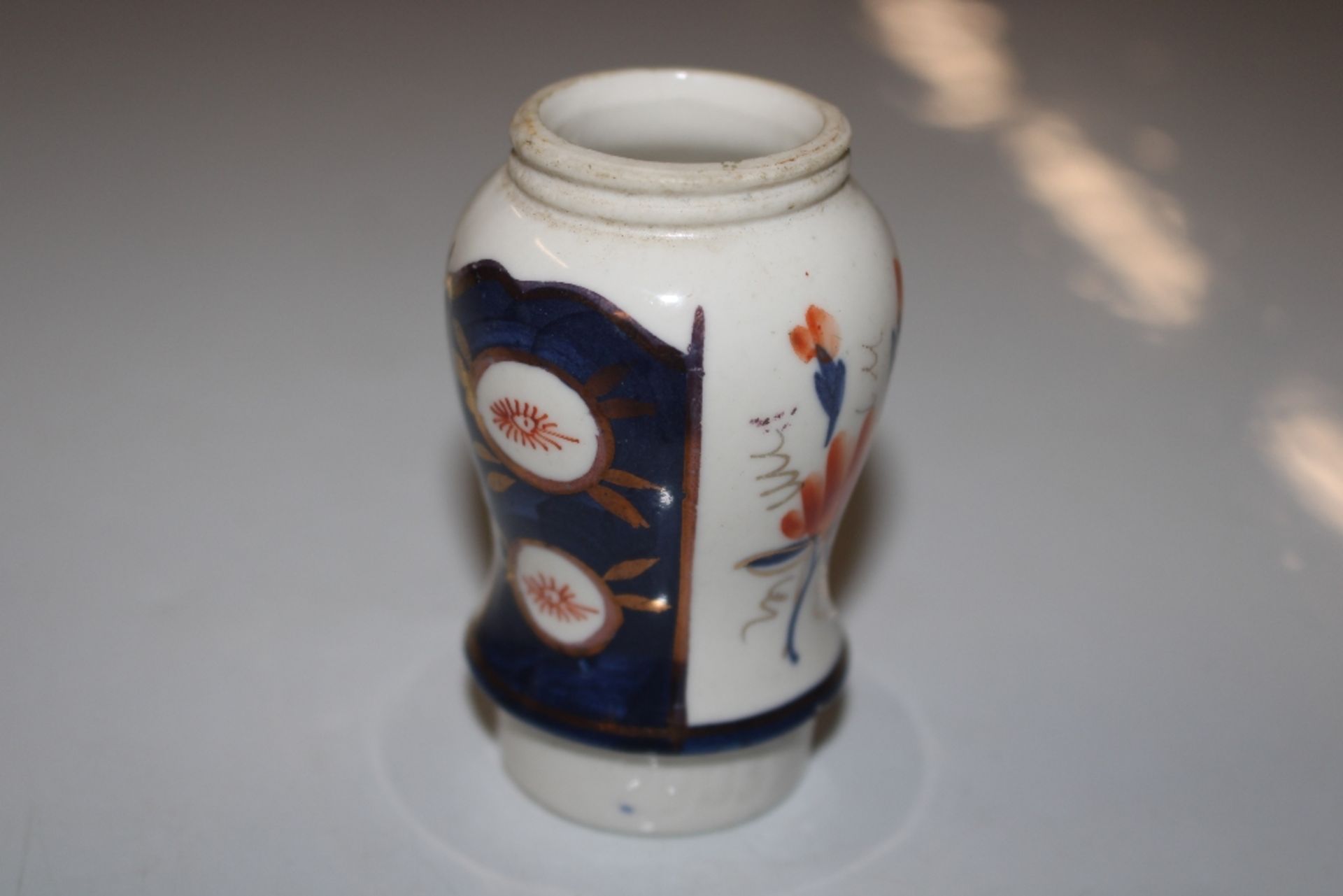 A box containing various Oriental decorated china, - Image 27 of 34