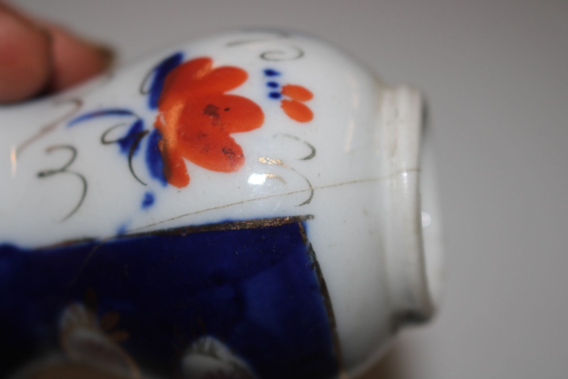 A box containing various Oriental decorated china, - Image 33 of 34