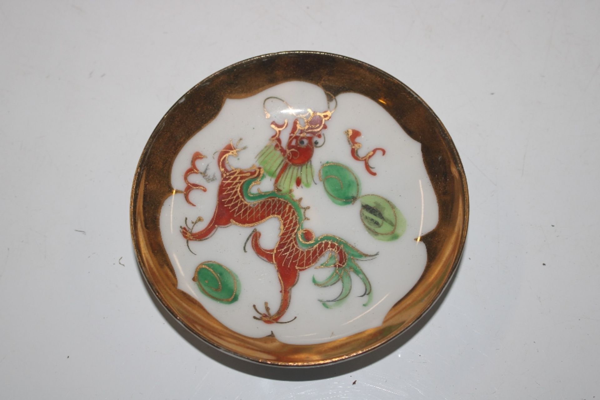 A box containing various Oriental decorated china, - Image 10 of 34