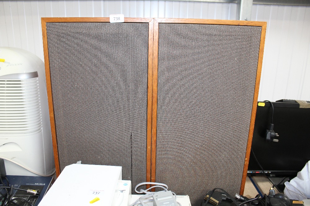 A pair of speakers AF