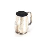 A late Victorian silver tankard, Chester 1898, bearing monogram, 6oz