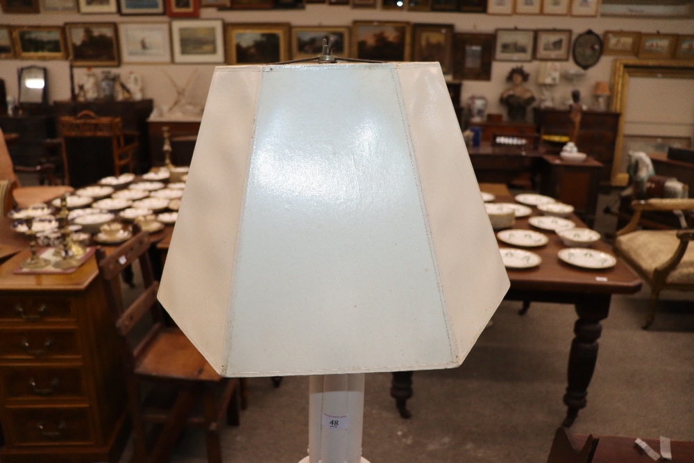 A pair of contemporary Parian type classical column table lamps, complete with shades - Image 3 of 17