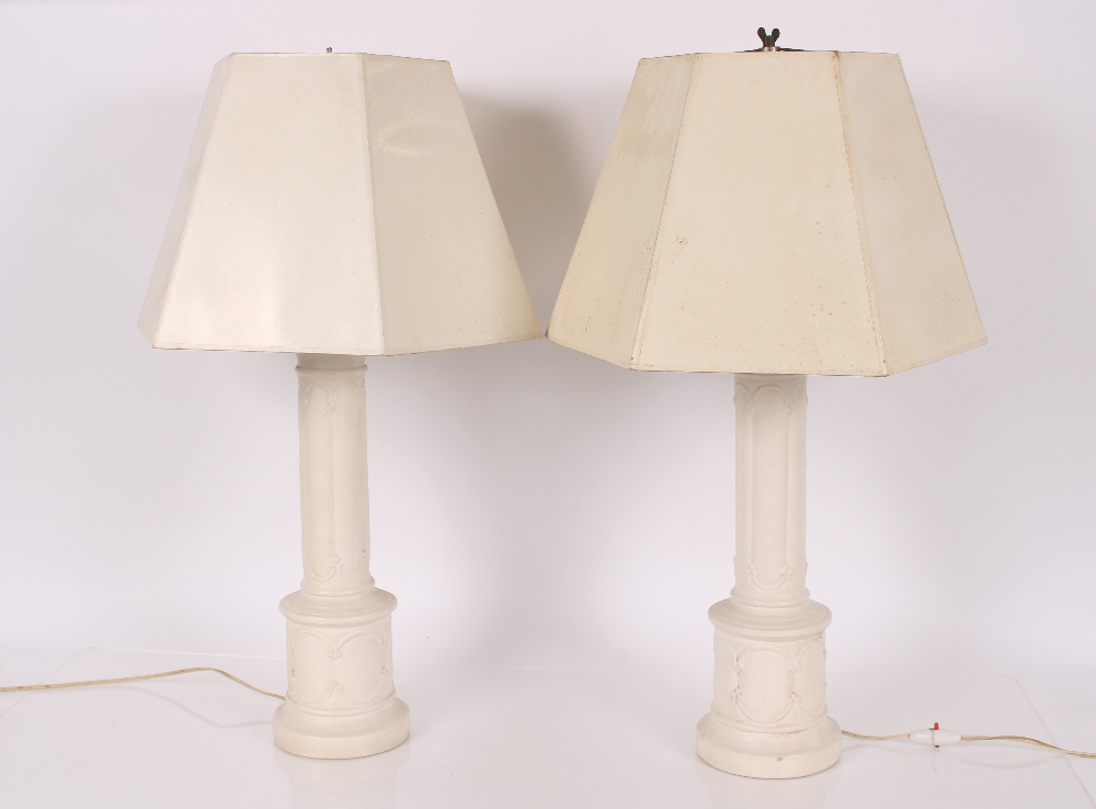 A pair of contemporary Parian type classical column table lamps, complete with shades - Image 2 of 17