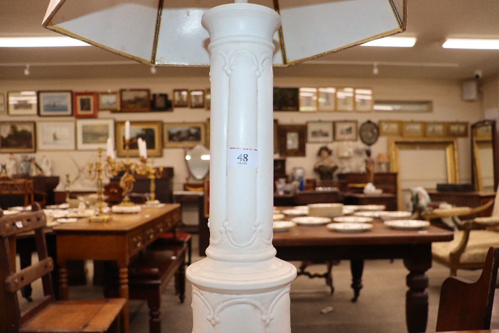 A pair of contemporary Parian type classical column table lamps, complete with shades - Image 5 of 17