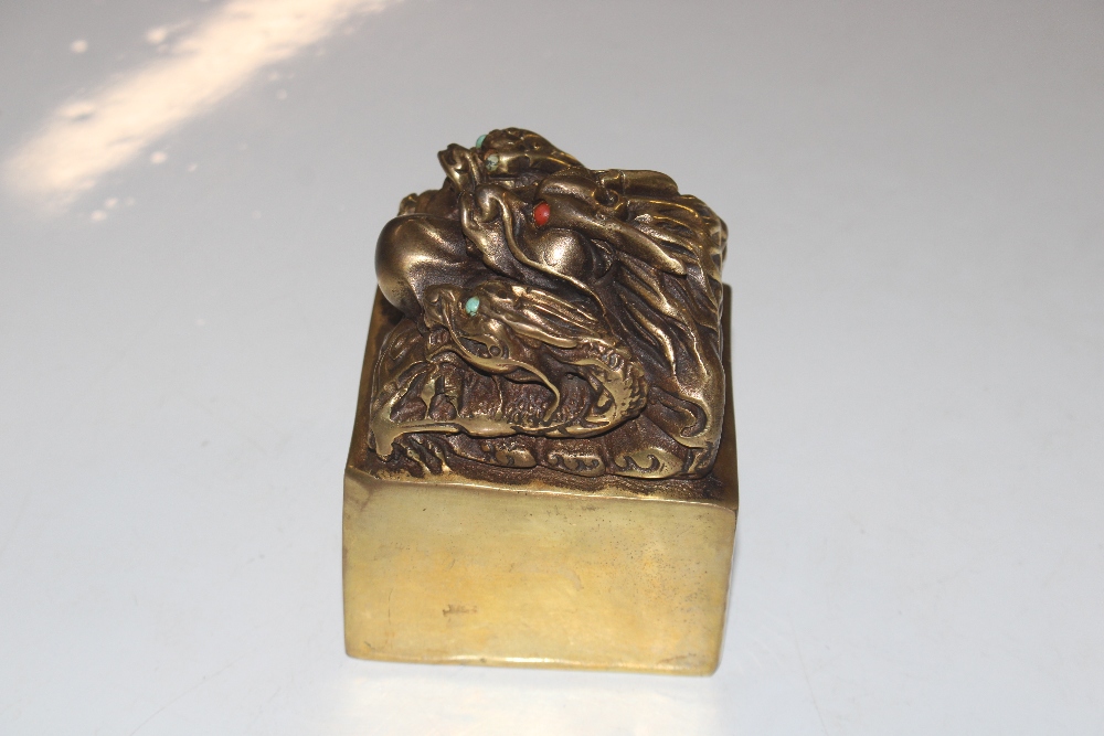 A dragon decorated seal - Image 3 of 5