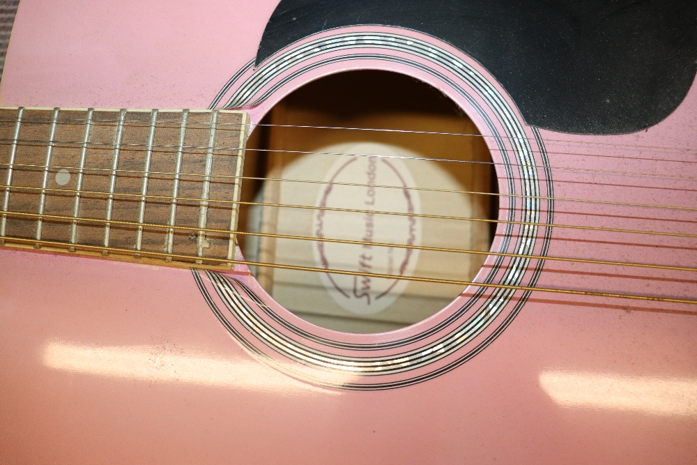 A Swift pink acoustic guitar - Bild 2 aus 3