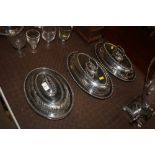 A pair of electroplated entreé dishes and covers w