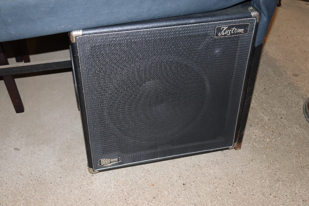 A pair of Deep End Kustom DE410H speakers and a deep end Kustom DE300 HD base amp - Bild 2 aus 3