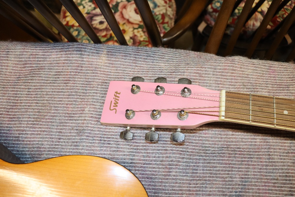 A Swift pink acoustic guitar - Bild 3 aus 3