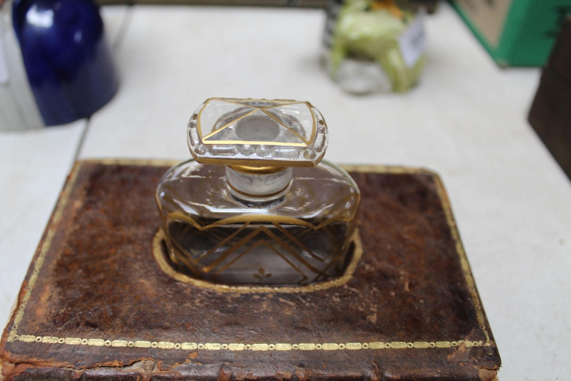 A booked shaped decanter stand - Image 2 of 2