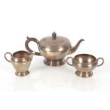 A George V silver three piece tea set, comprising teapot, sugar bowl and cream jug, total weight