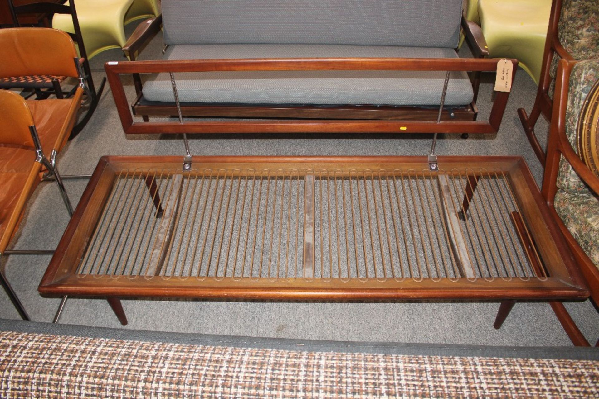 A 1960's / 70's teak framed bed settee - Image 5 of 5