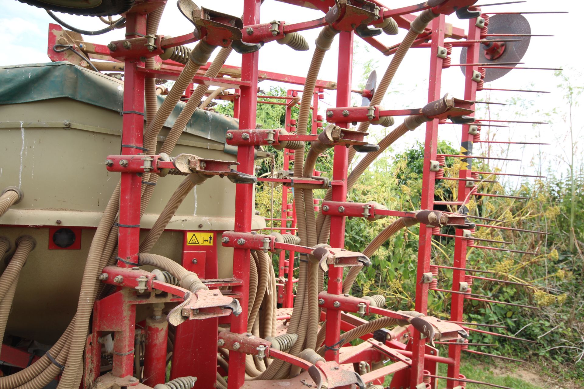 Weaving 6m hydraulic folding tine drill. With wheel track eradicator, covering harrow tramline and - Image 21 of 31