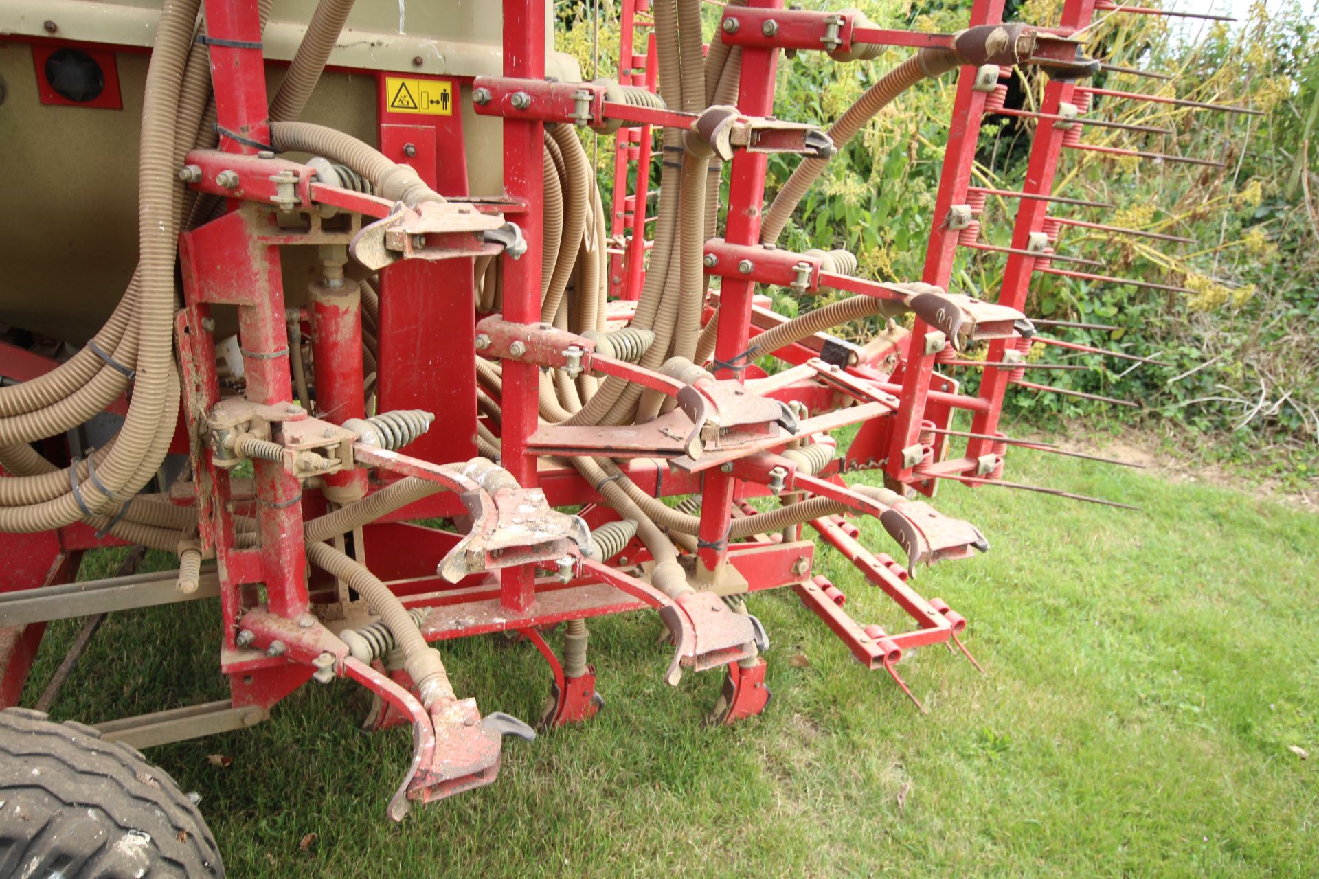 Weaving 6m hydraulic folding tine drill. With wheel track eradicator, covering harrow tramline and - Image 20 of 31