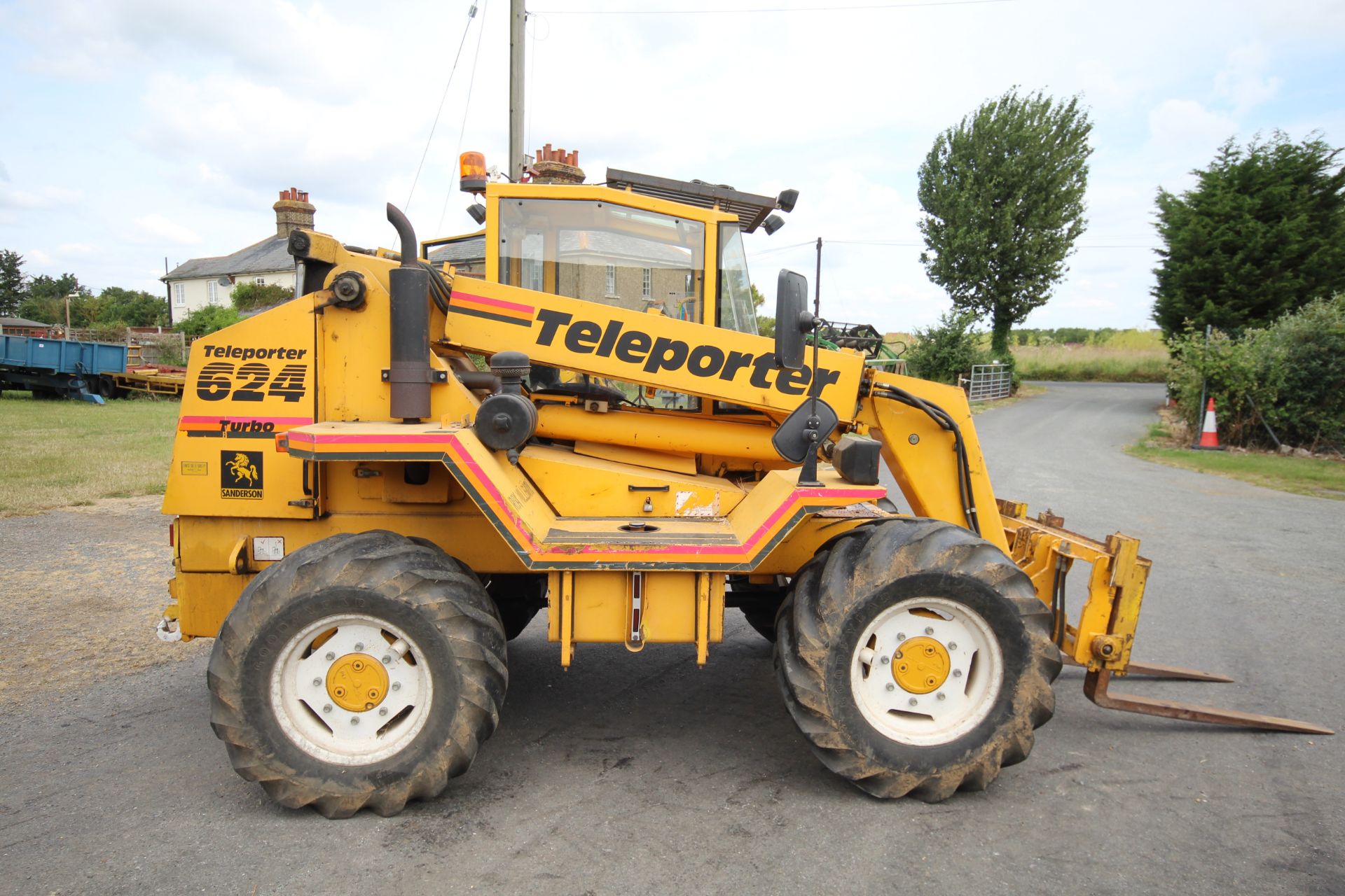 **UPDATED HOURS** Sanderson 624 Turbo 4WD Teleporter. Registration N744 GOO. Date of first - Image 8 of 90