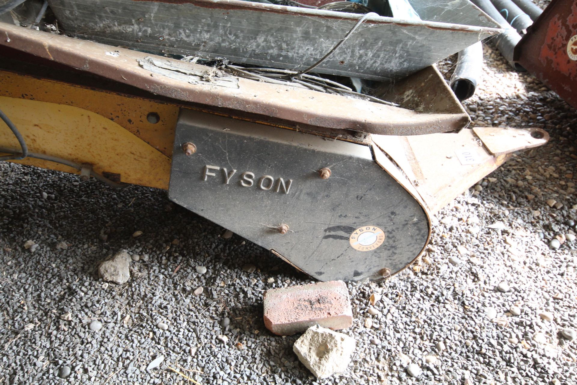 Fyson Yeoman rubber belt elevator. Manual held. V - Image 25 of 25