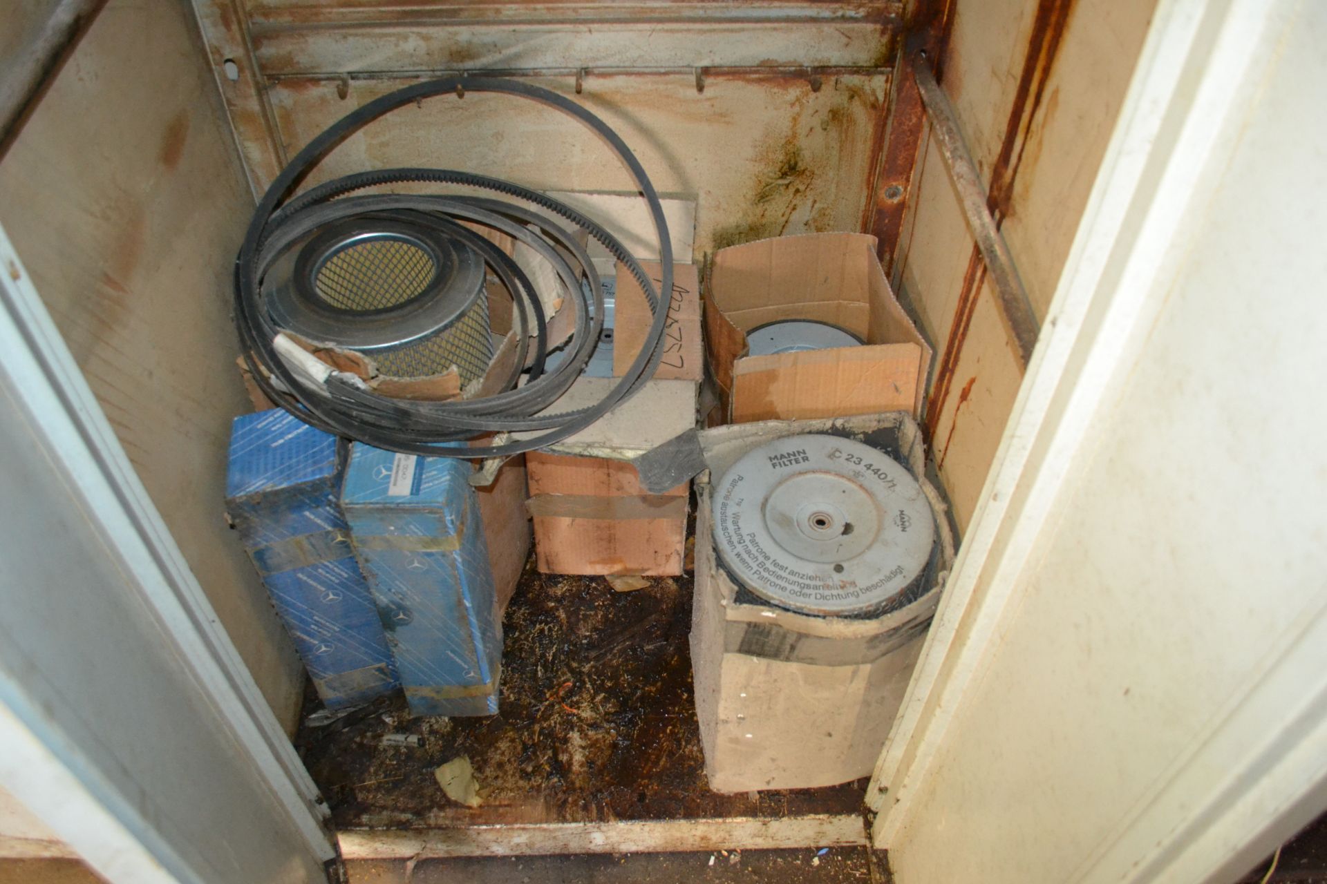 Metal storage cabinet with contents of various fil - Image 2 of 3