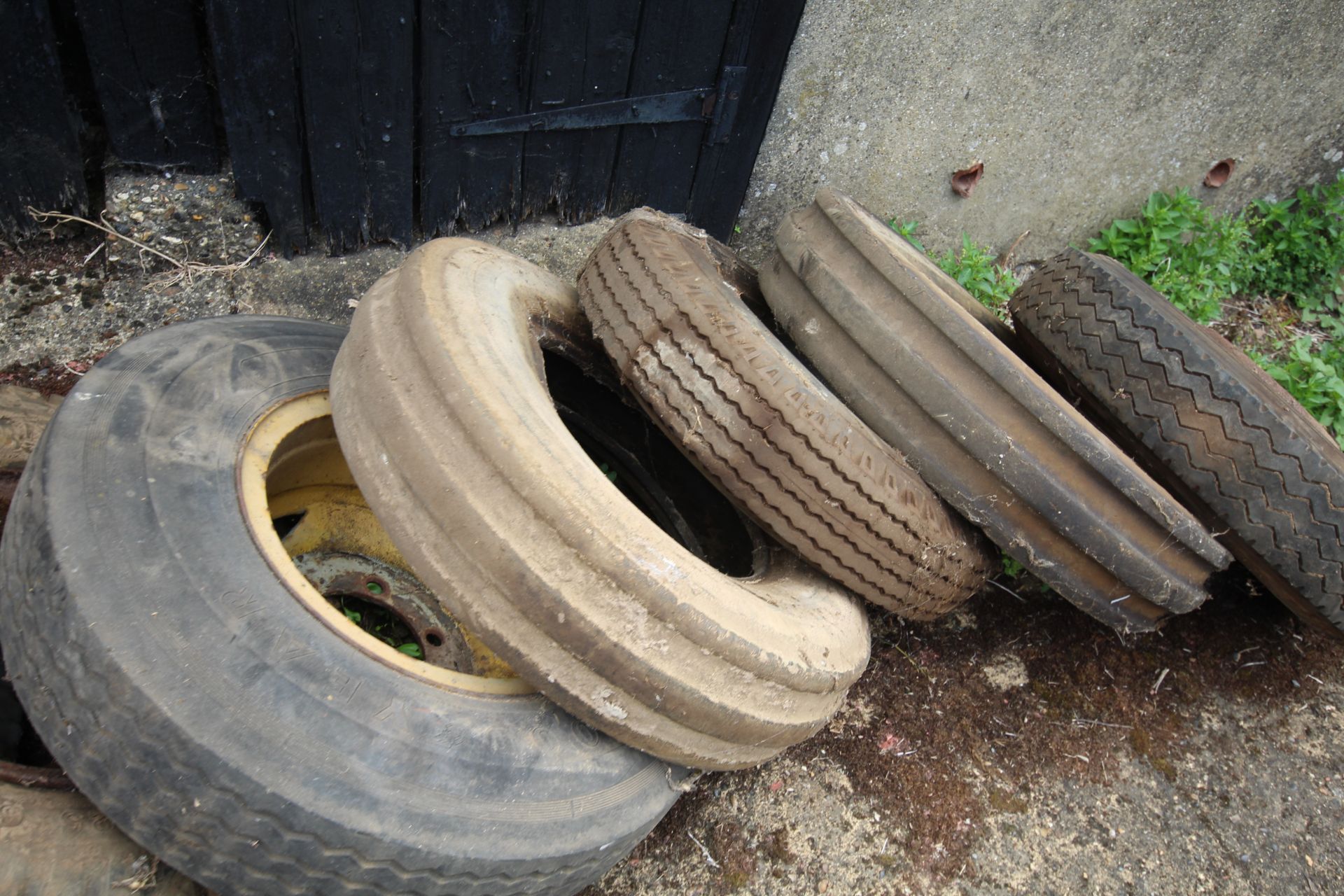 Various vehicle wheels and tyres, to include twin - Image 5 of 6