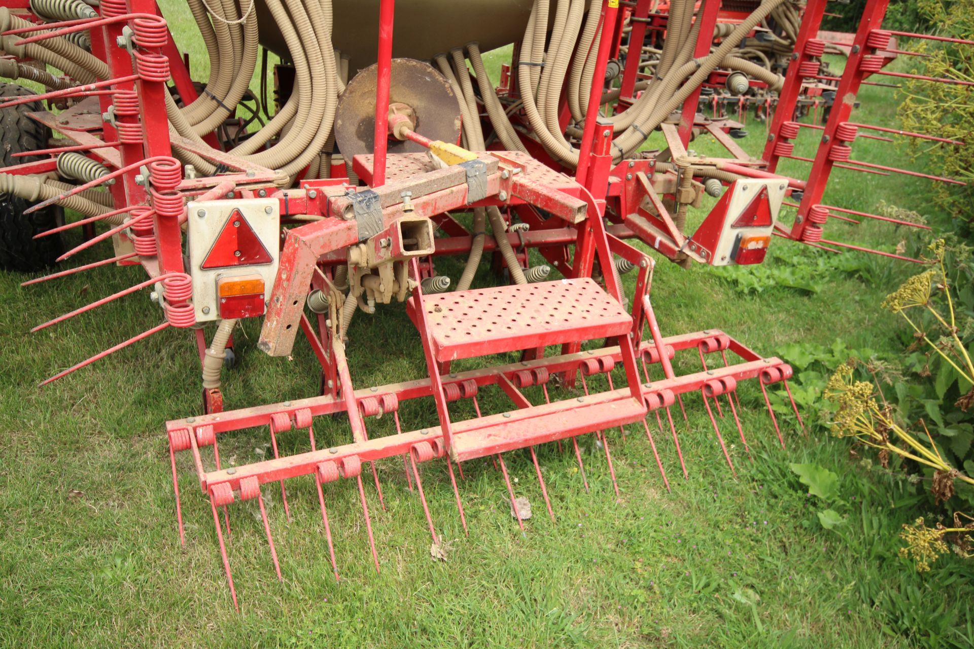 Weaving 6m hydraulic folding tine drill. With wheel track eradicator, covering harrow tramline and - Image 23 of 31