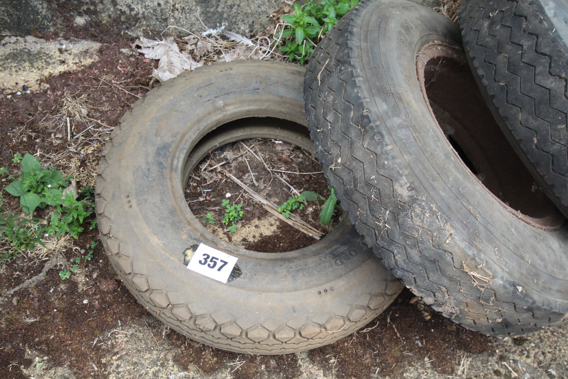 Various vehicle wheels and tyres, to include twin - Image 2 of 6