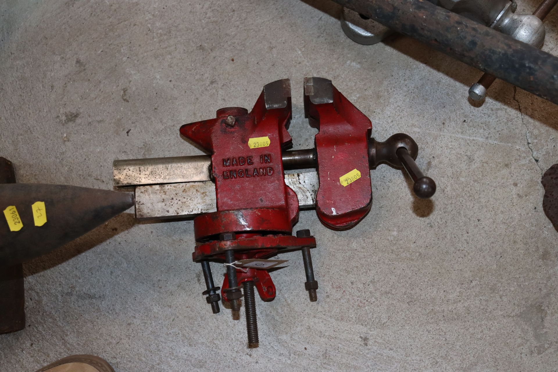 A swivel bench vice