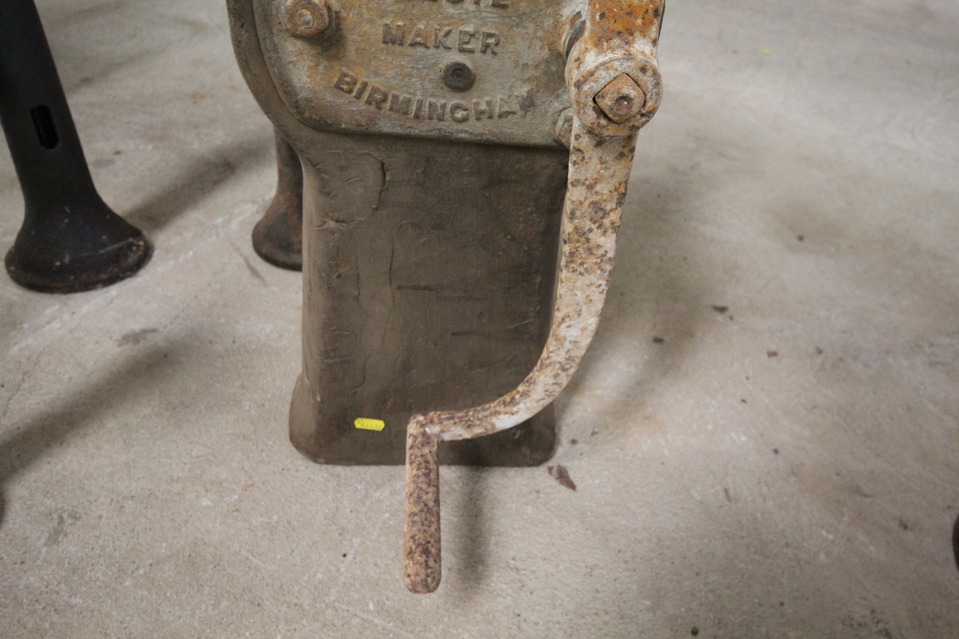 A vintage Haley's patent threshing machine jack - Image 4 of 5