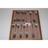 Five silver shell shaped coffee spoons; a set of s