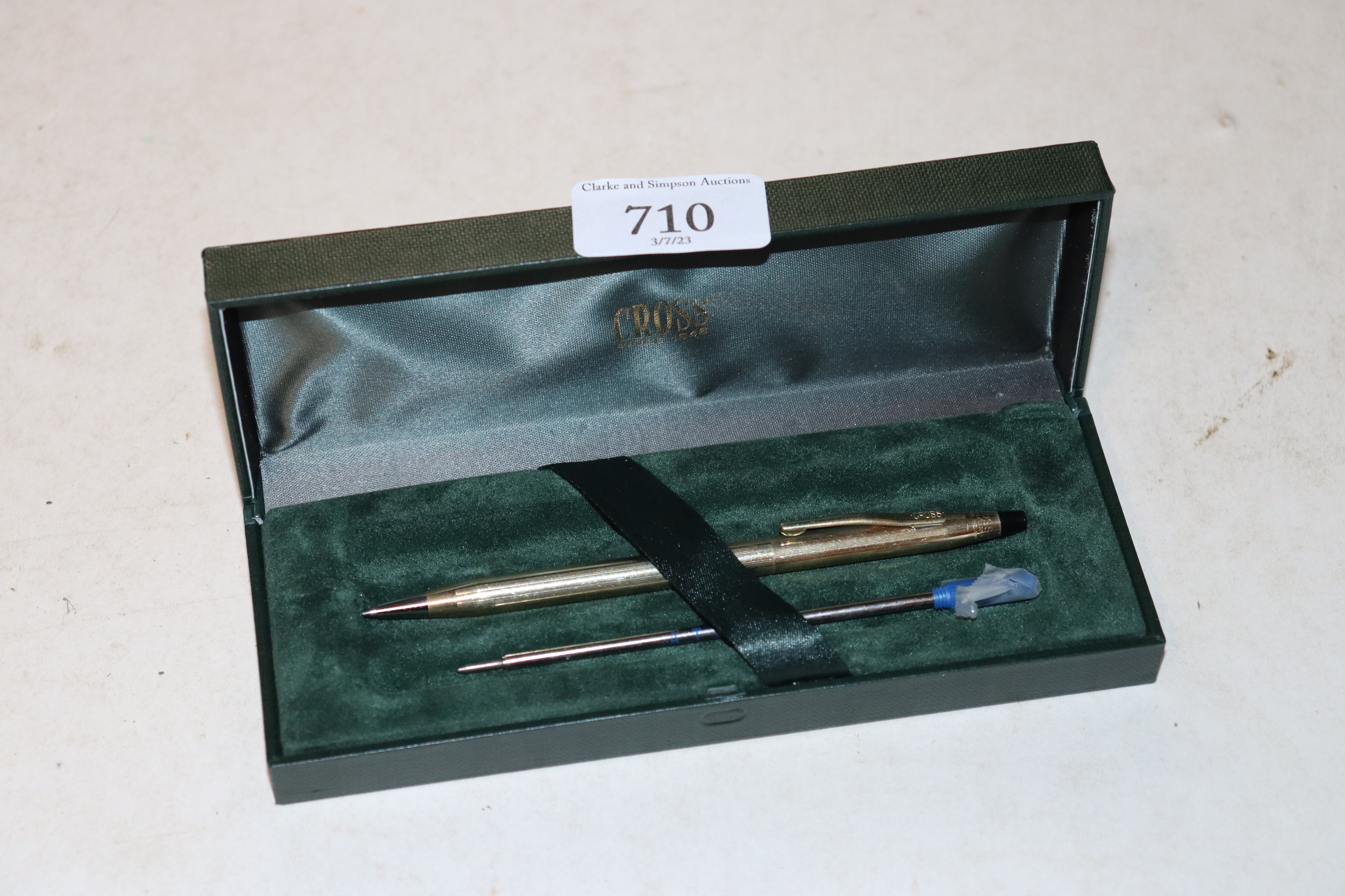 A box of various pens to include Parker and Cross - Image 4 of 4