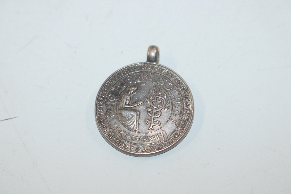 A silver Poetry Society pendant engraved to back; - Bild 3 aus 9