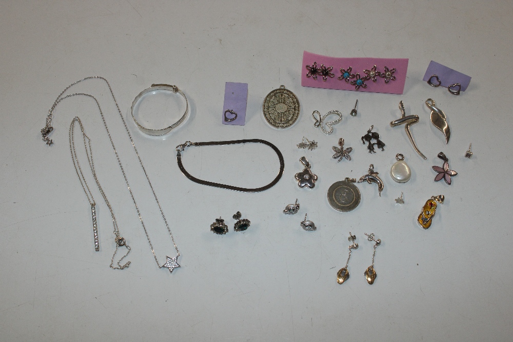 A quantity of various silver jewellery, approx. to