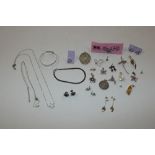 A quantity of various silver jewellery, approx. to