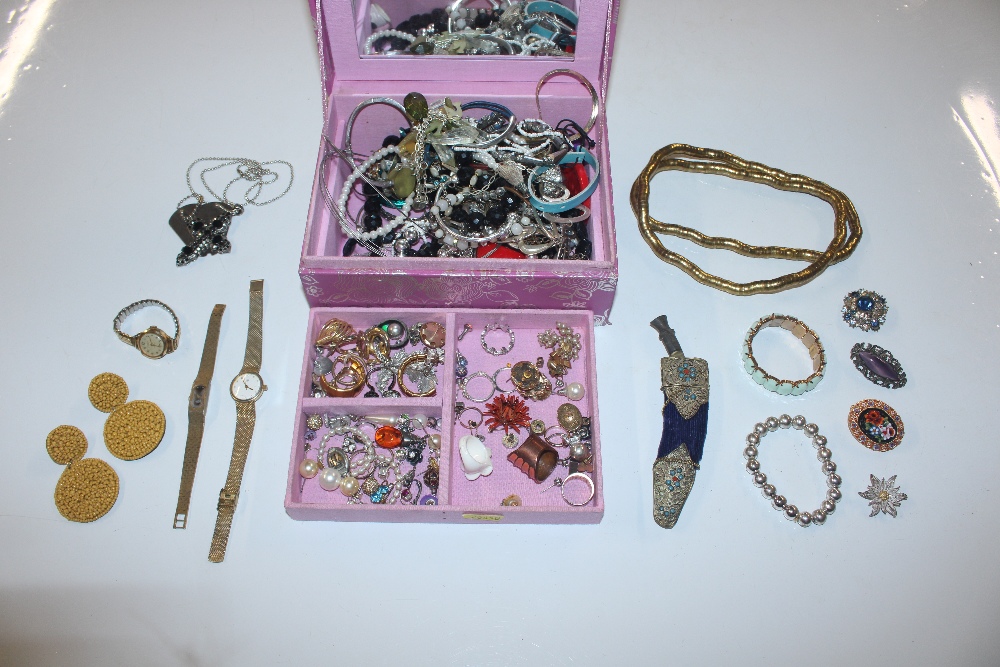 A jewellery box and contents of various costume je