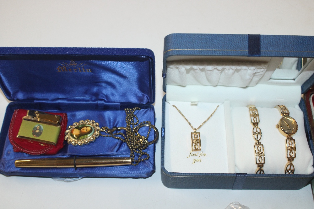 A box of various costume jewellery to include 9ct - Bild 4 aus 20