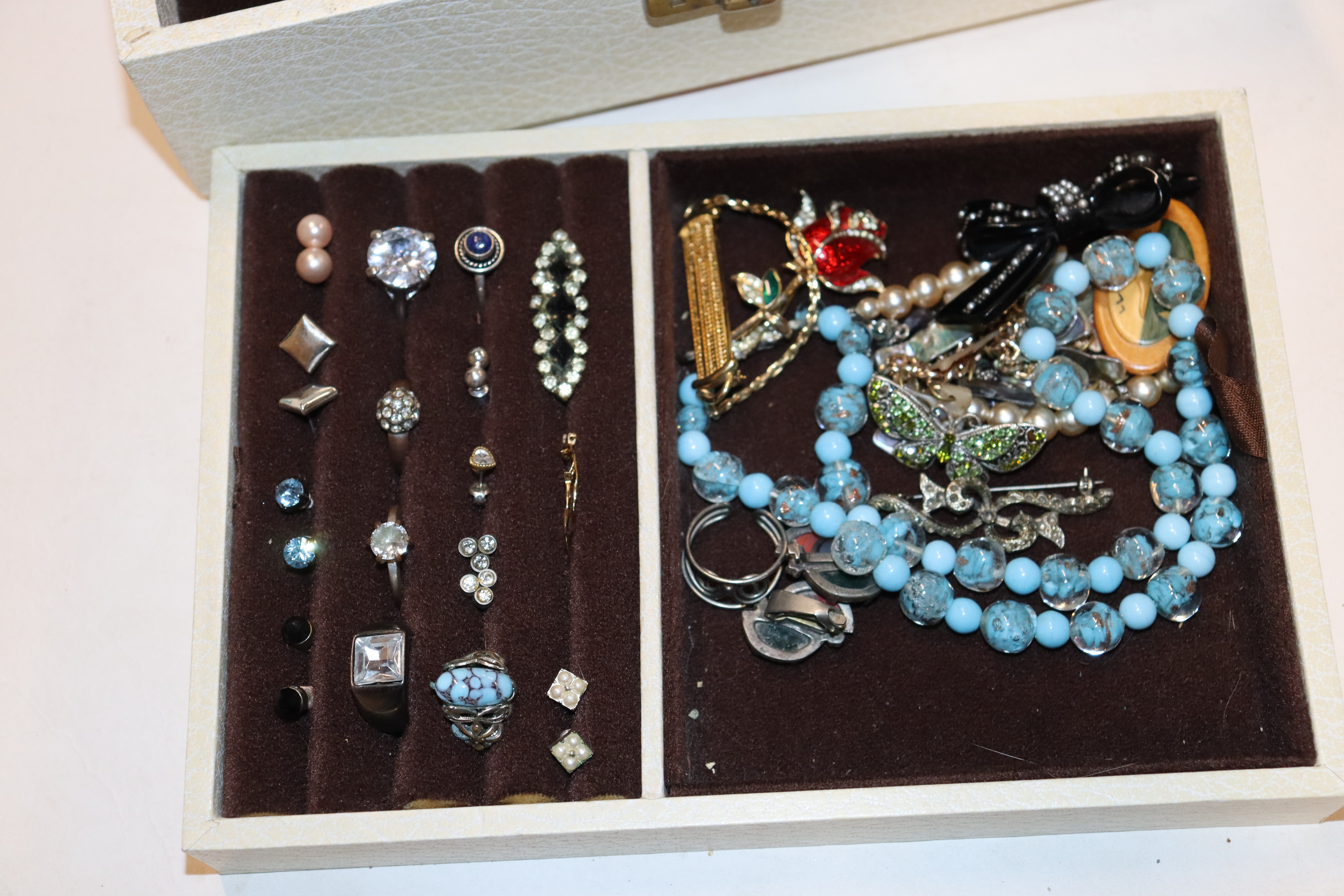 A musical jewellery box and contents - Bild 2 aus 3