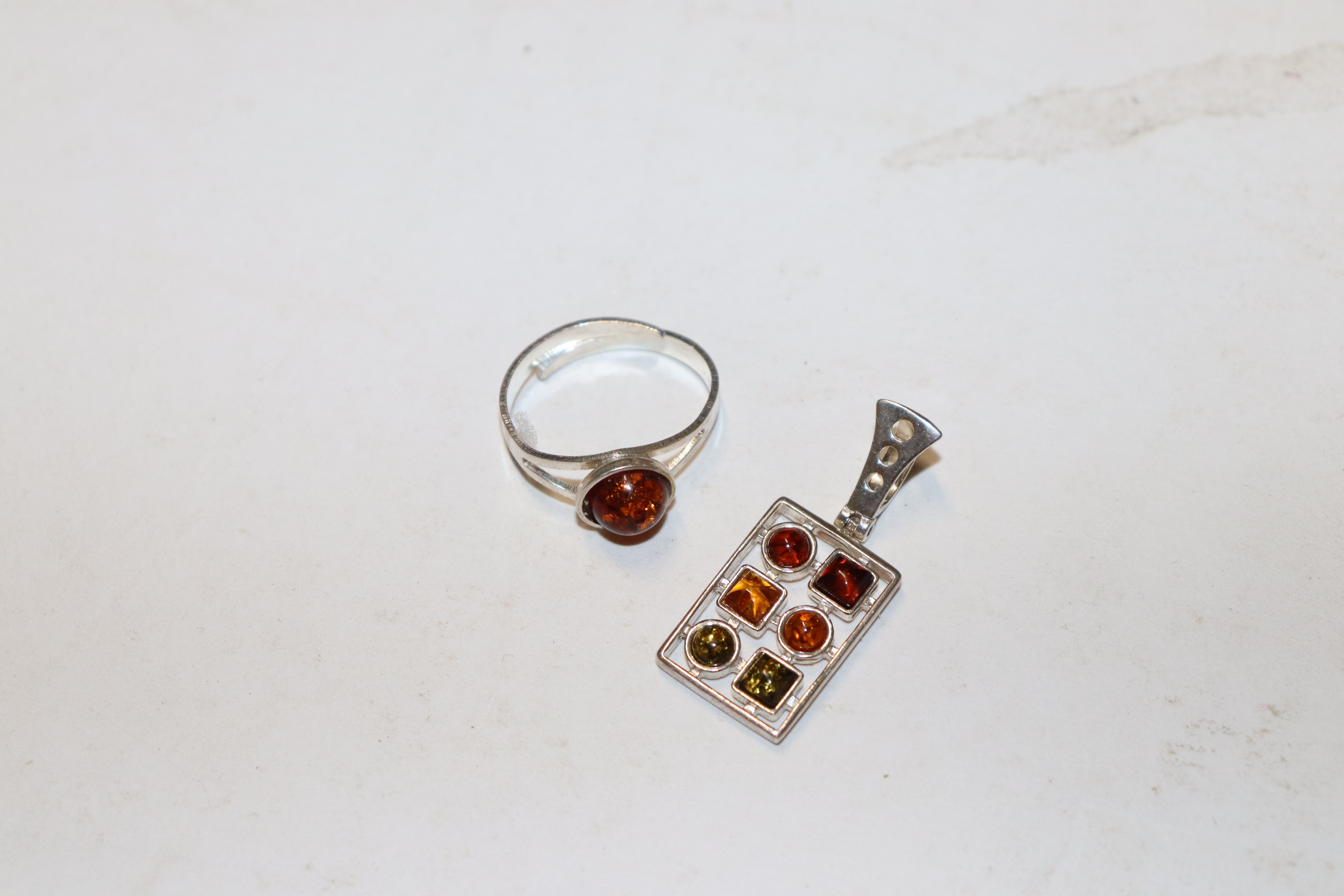 A Sterling silver and amber set adjustable ring, w