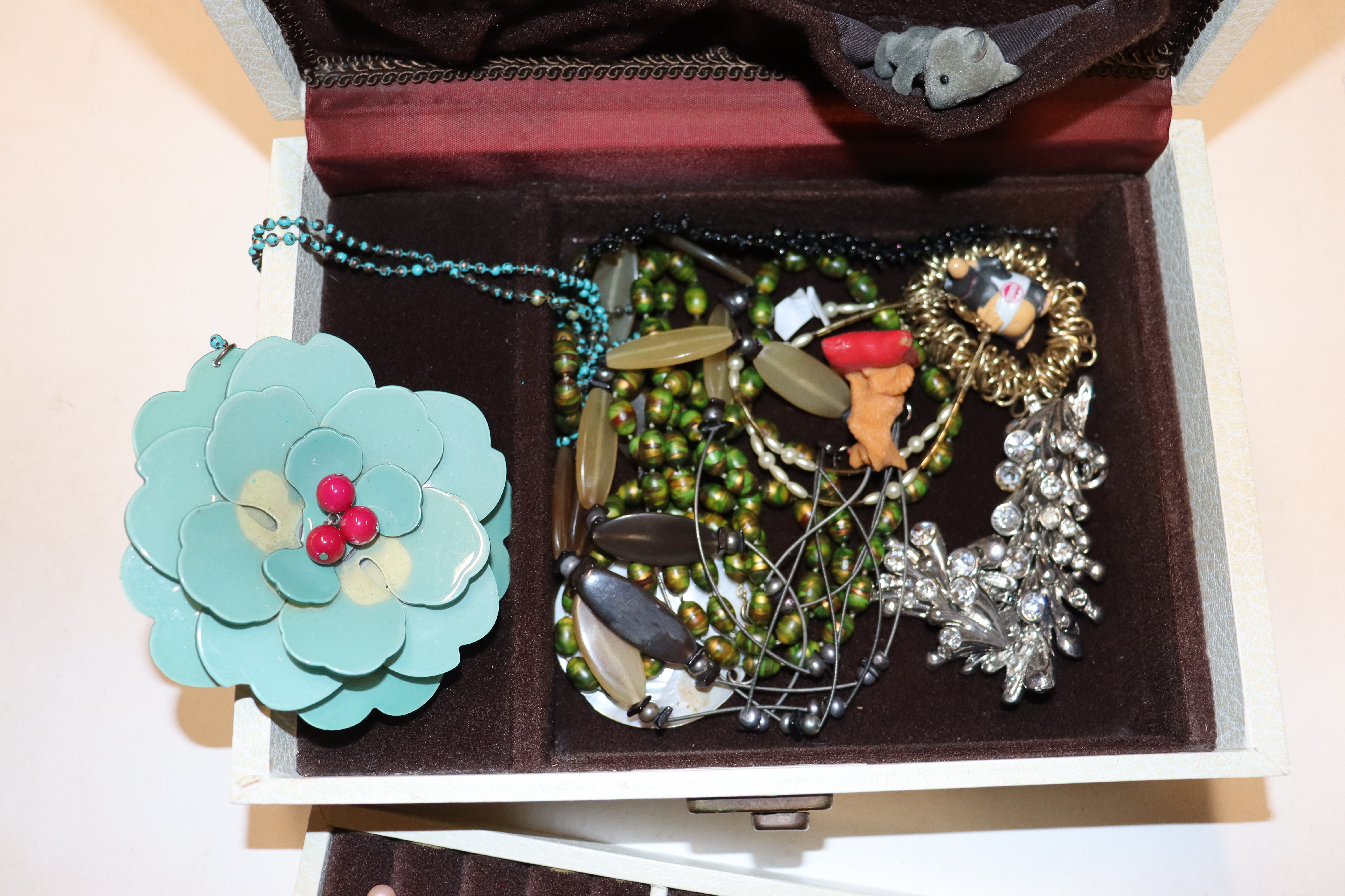 A musical jewellery box and contents - Bild 3 aus 3