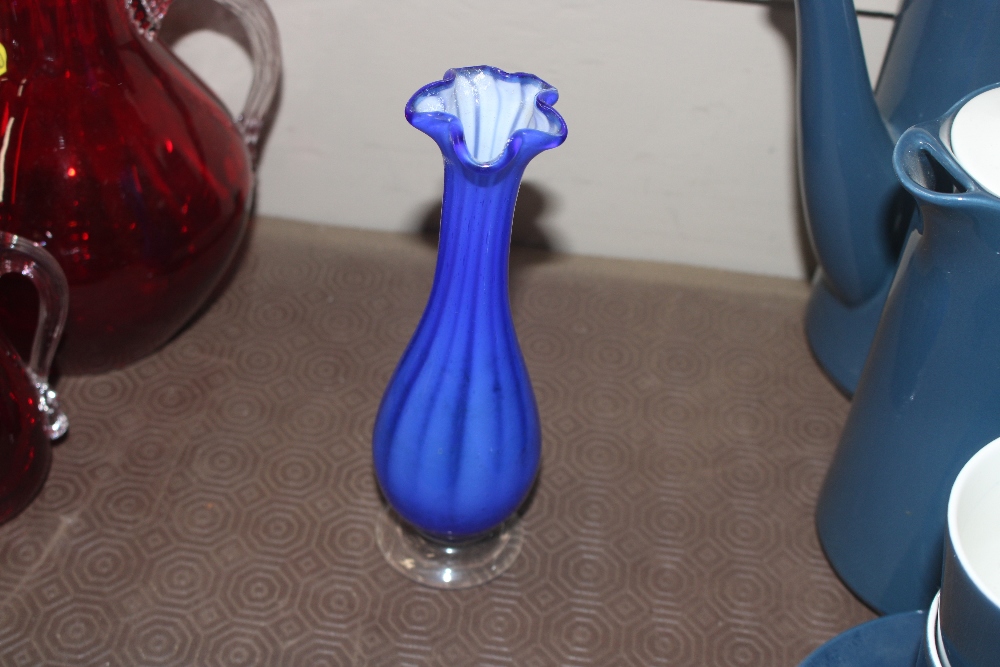 A collection of miscellaneous coloured Art Glass w - Bild 4 aus 10