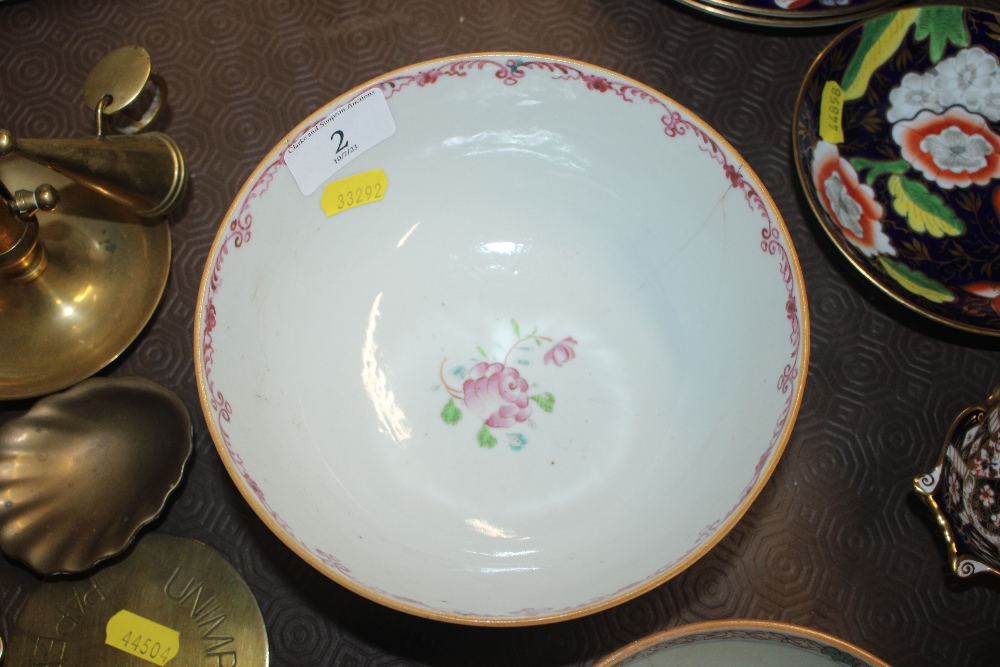 A 19th Century Chinese famille rose decorated pedestal bowl, and a smaller similar - Bild 2 aus 9