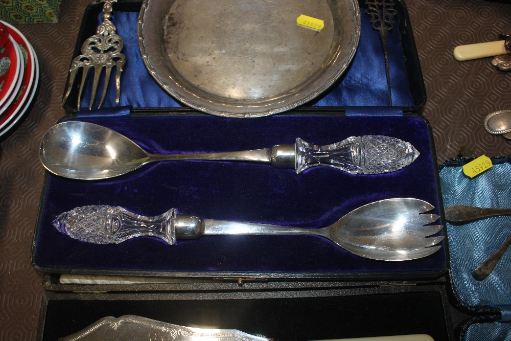 A quantity of various plated cutlery to include a - Bild 7 aus 7