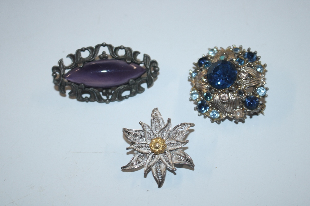 A jewellery box and contents of various costume je - Bild 5 aus 8