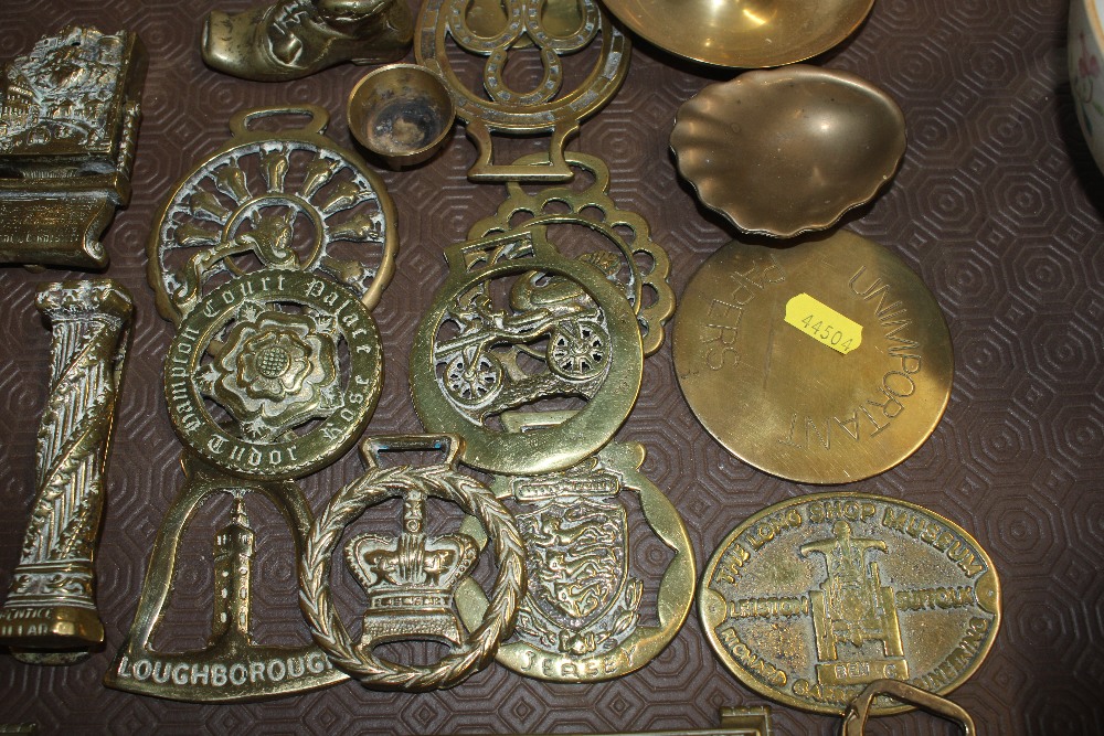 A collection of various brassware to include inkwe - Bild 8 aus 8