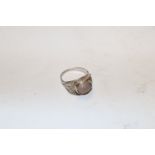 A Sterling silver and moonstone type set ring, siz