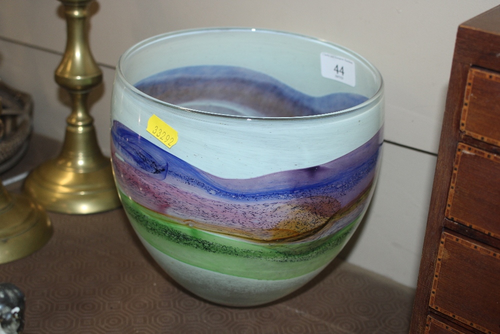 A Pert Art Glass bowl, signed Tom Petit, dated '95