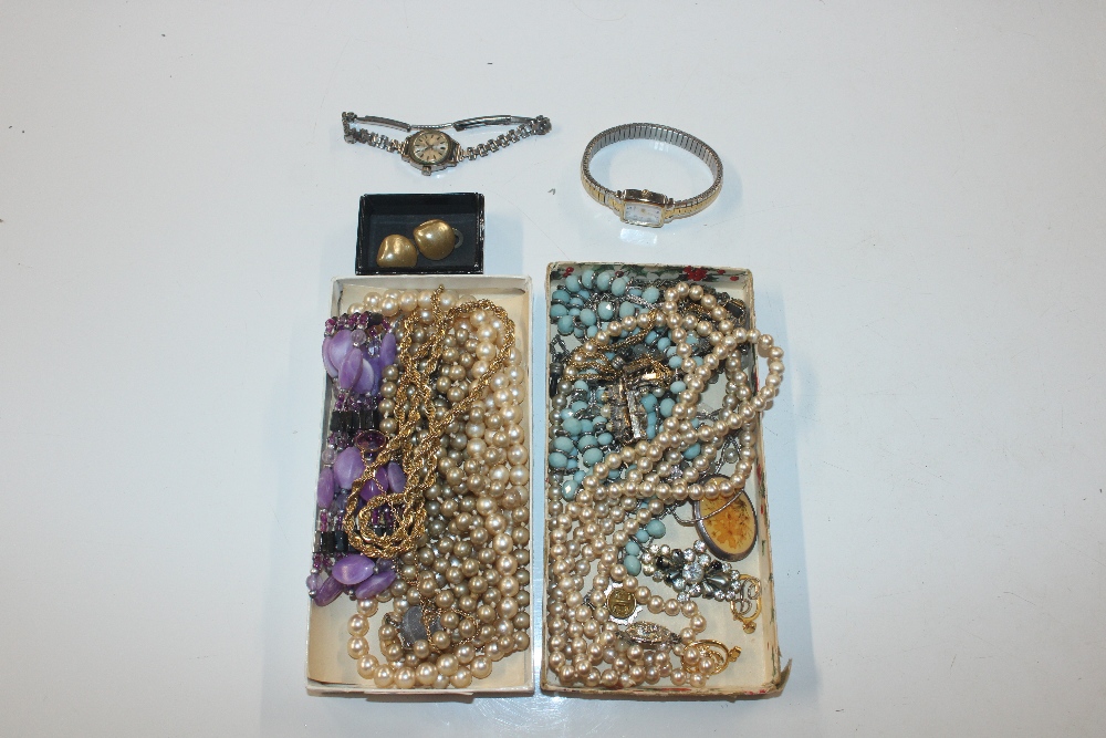 A quantity of various costume jewellery