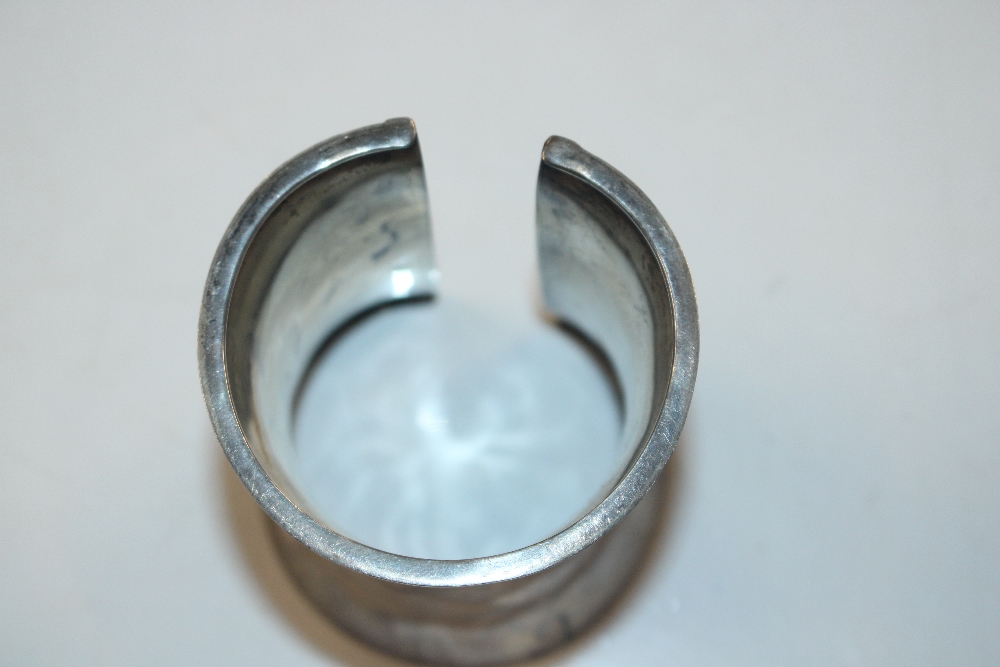 A white metal bangle, approx. 100gms - Bild 4 aus 5